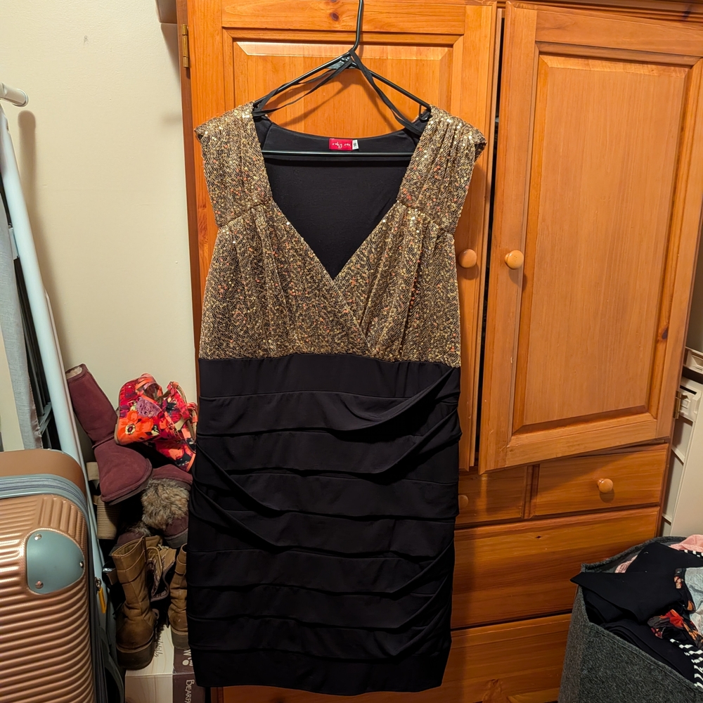 Elegant Black and Gold Women's Dress Size 16 - Worn 1x